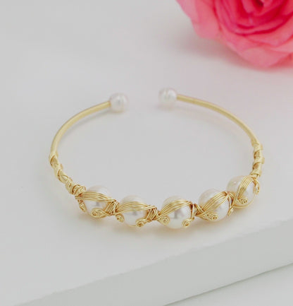 Superior White Near Round Freshwater Pearl Bracelet