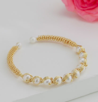 Exotic White Near Round Freshwater Pearl Bracelet
