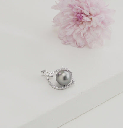 Dramatic Black Round Freshwater Pearl Locket